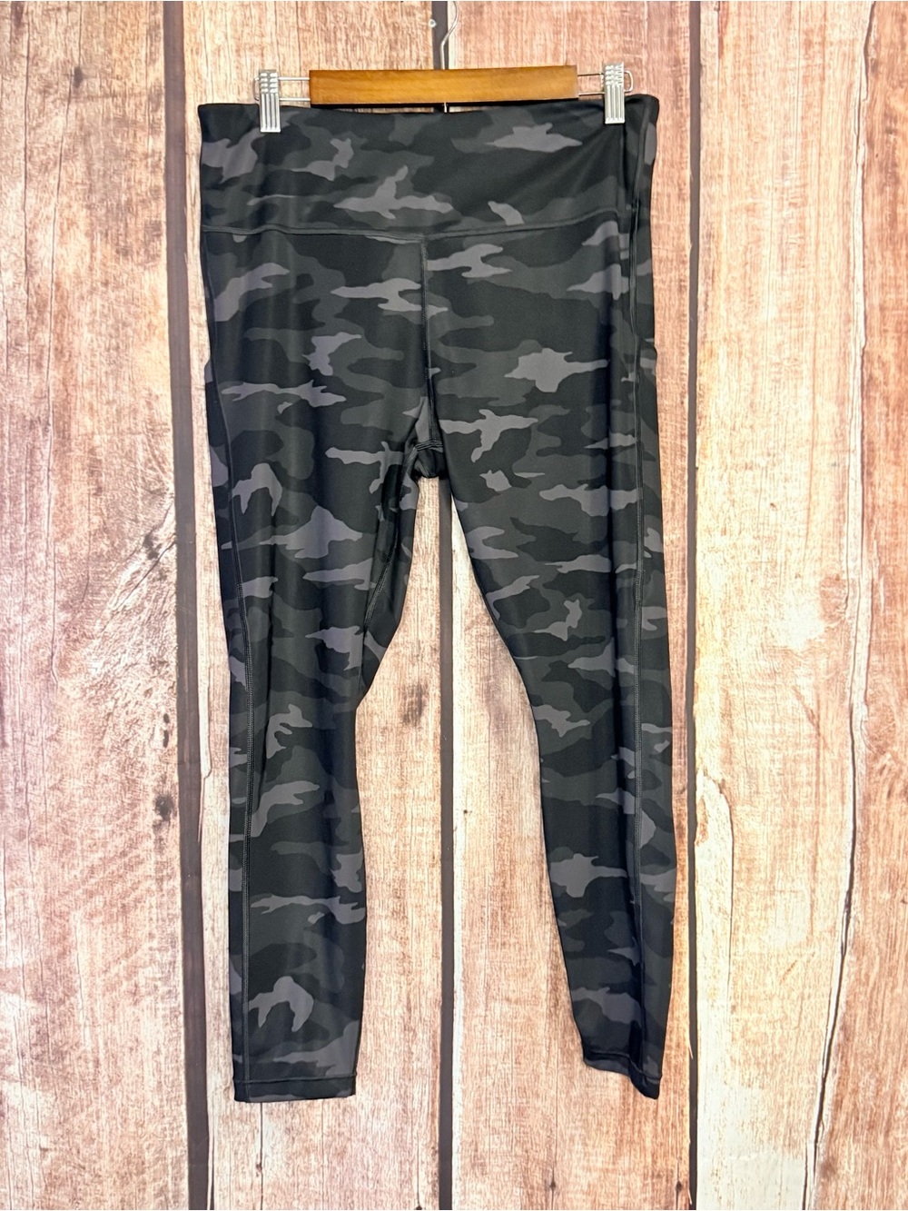 Athleta Ultimate Camo 7/8 tights